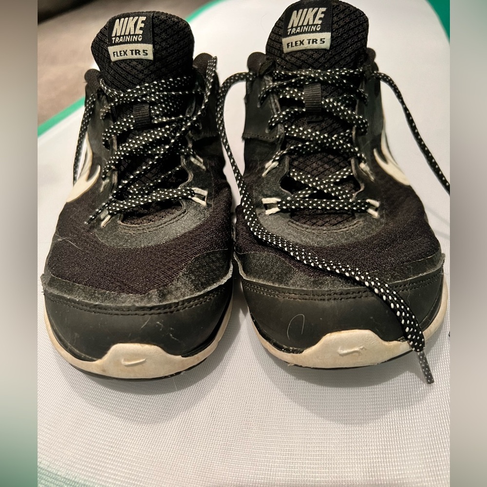 Pre-owned Womens Nike Training Flex TR 5 Black and White Shoes Size 7.5
